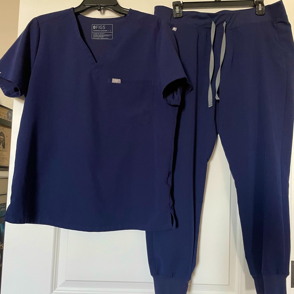 FIGS Navy Catarina One Pocket Scrub Top, Zamora Petite Jogger Scrub Pant